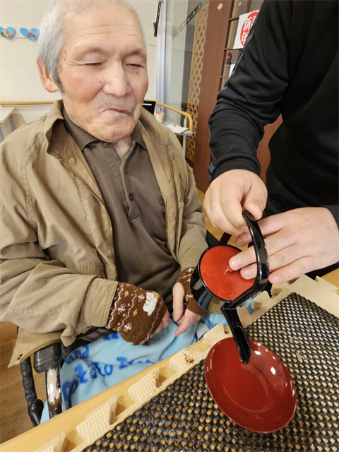 お屠蘇を振る舞う