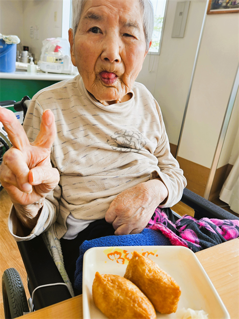 おいなりさん食す