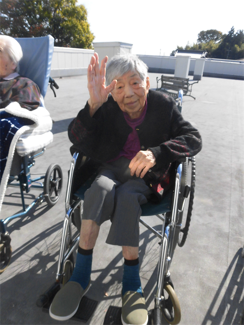 ベランダで日向ぼっこ