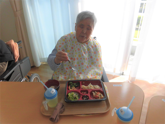 昼食は栗ごはん