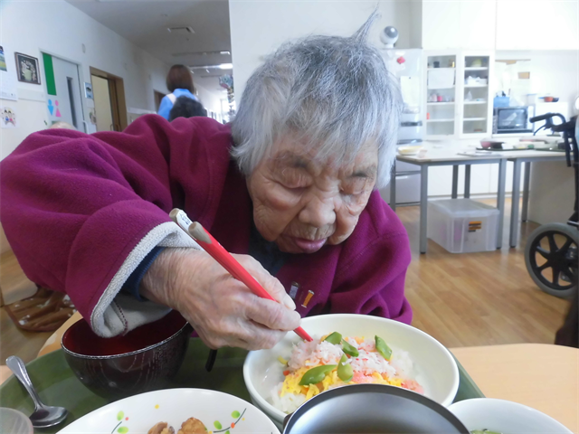 ちらし寿司頂く