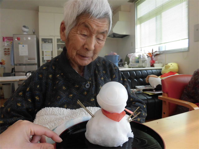 雪をさわりました
