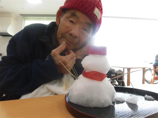 雪をさわりました