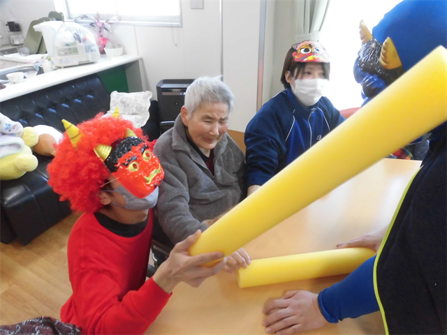 豆まきを行う