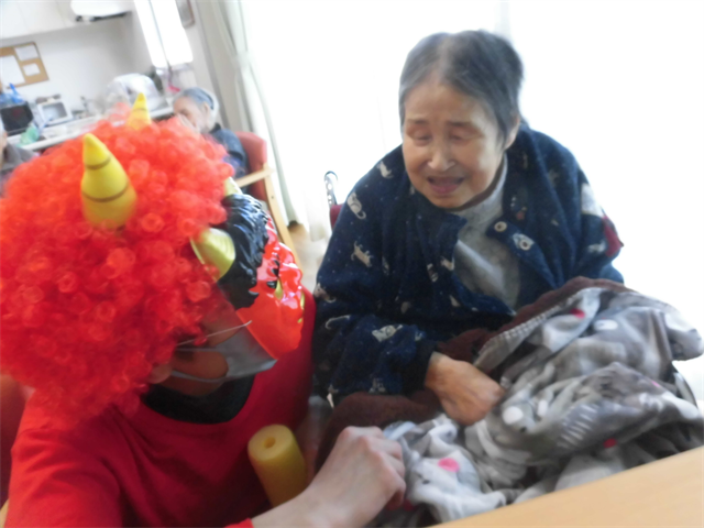 豆まきを行う