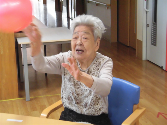 ボールで運動しました