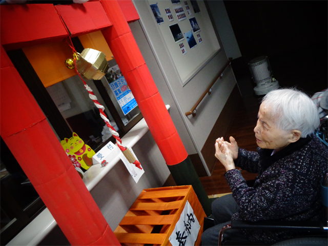 初もうで