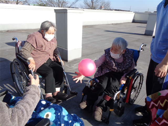 ベランダで日光浴