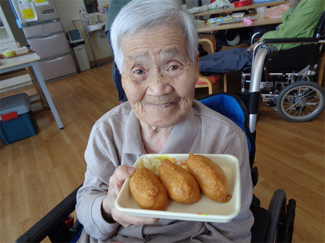 おいなりさん食す