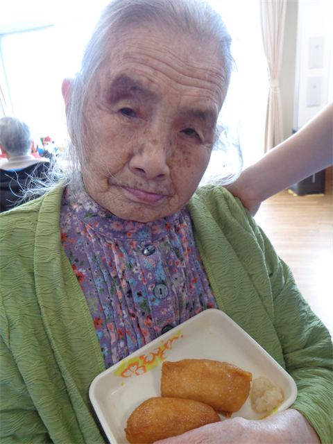 おいなりさん食す