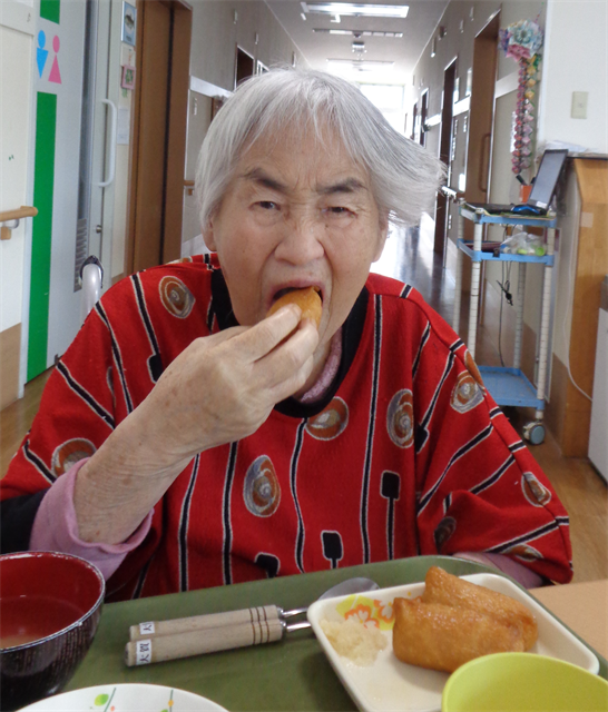 おいなりさん食す