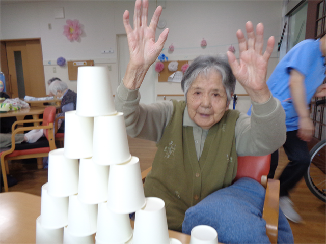 ボール投げ＆コップ積み