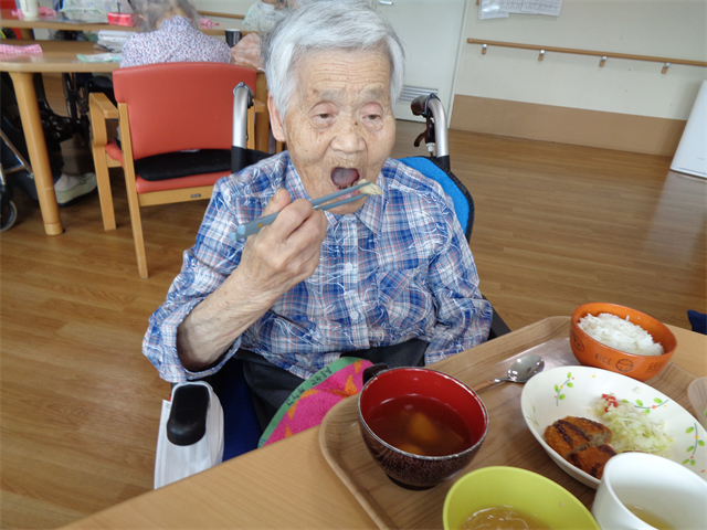 お昼はイワシのつみれ汁