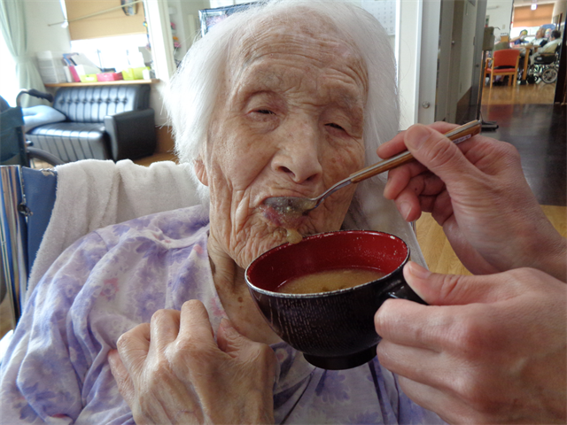 お昼はイワシのつみれ汁