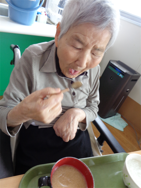 お昼はイワシのつみれ汁