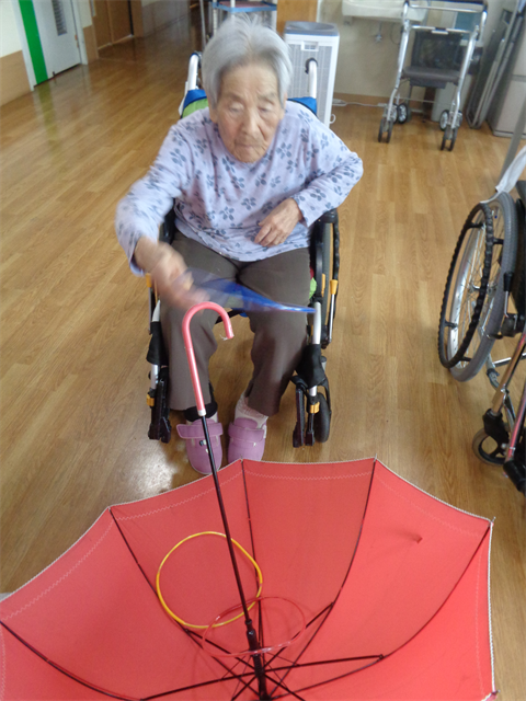 傘を使ったレク