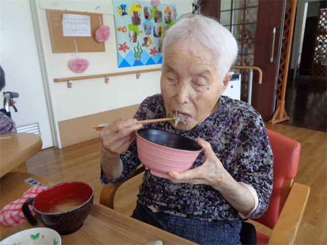 お昼はシラスご飯
