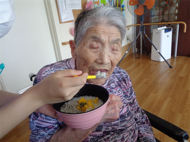 お昼はシラスご飯