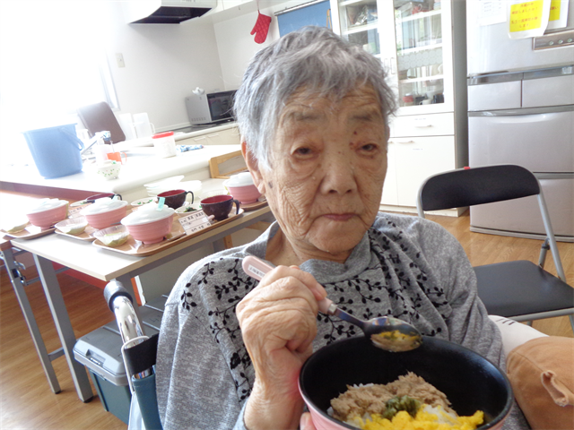 お昼はシラスご飯