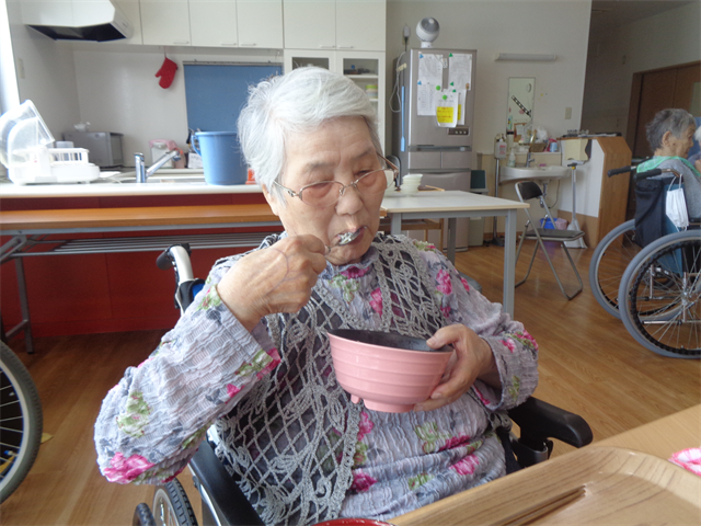 お昼はシラスご飯