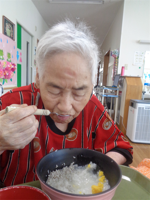 お昼はシラスご飯