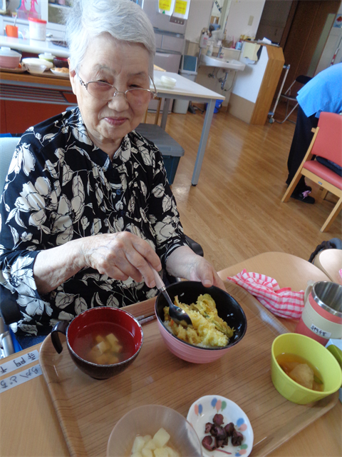 お昼に天丼食す