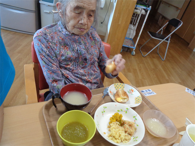お昼に天丼食す