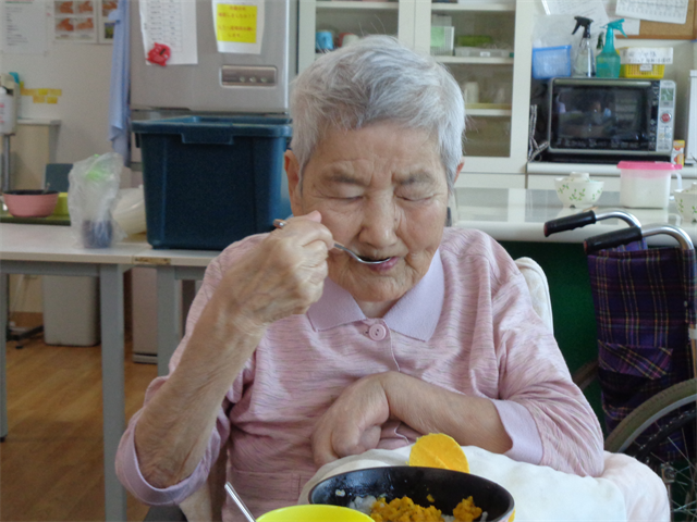 お昼に天丼食す