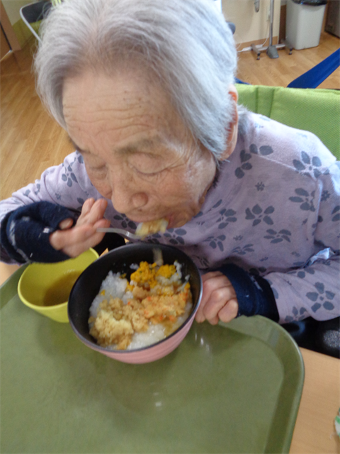 お昼に天丼食す