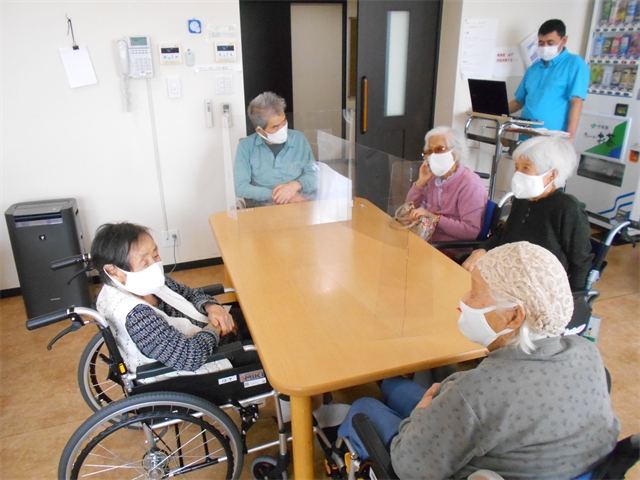 各々の食堂でのご様子