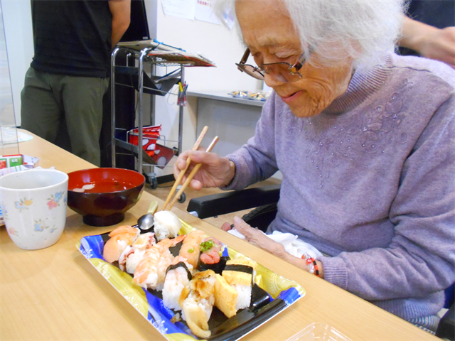 お寿司を食べました