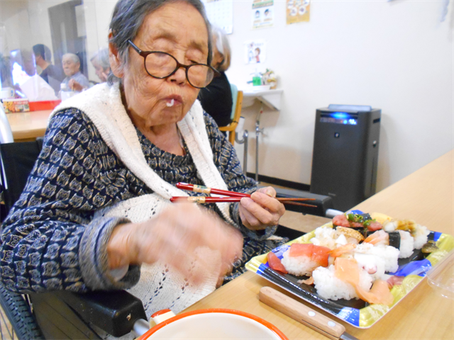 お寿司を食べました