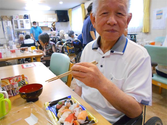 お寿司を食べました