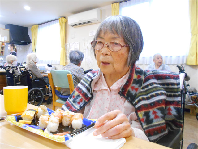 お寿司を食べました