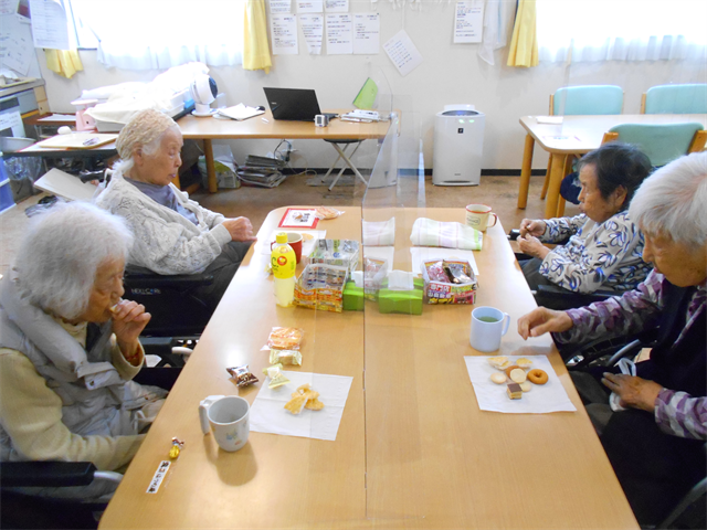 おやつ＆昼食の様子