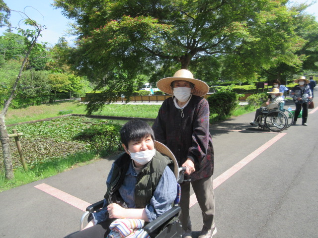 静神社参拝と公園散策