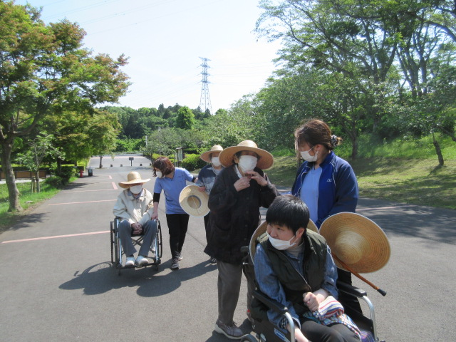 静神社参拝と公園散策