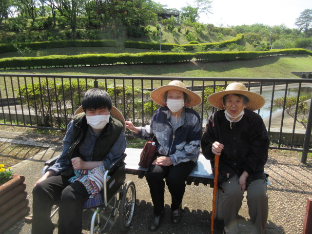 静神社参拝と公園散策