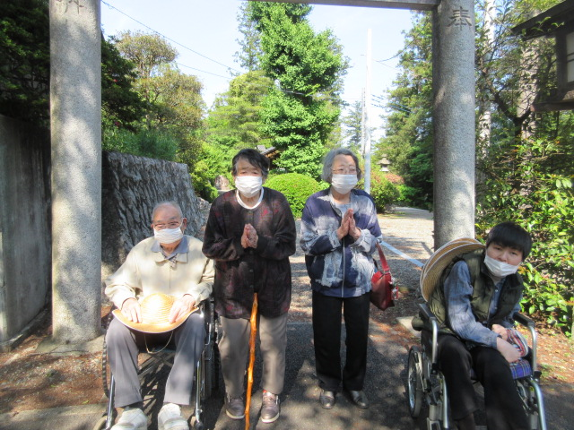 静神社参拝と公園散策