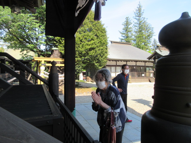 静神社参拝と公園散策