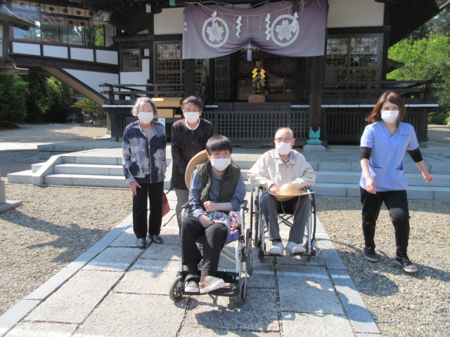 静神社参拝と公園散策