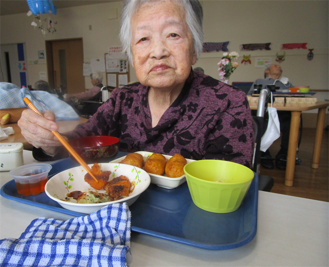 昼食はいなり寿司