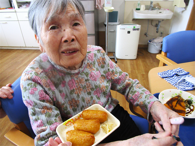 昼食はいなり寿司