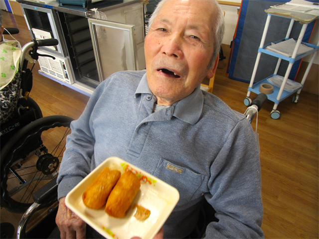 昼食はいなり寿司