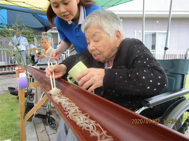 流しそうめん