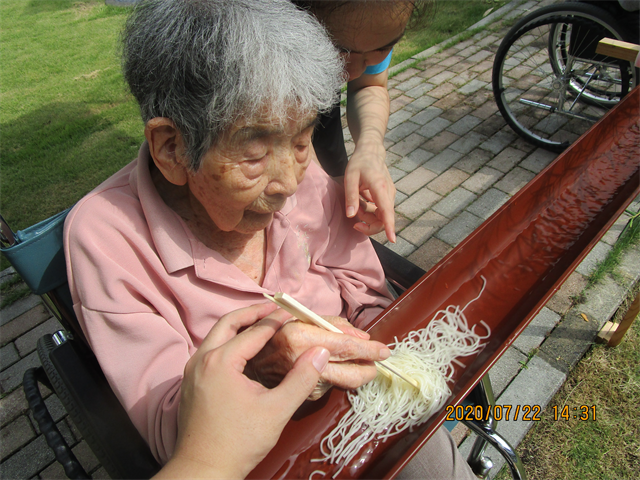 流しそうめん