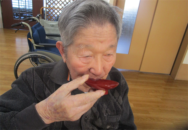 お屠蘇をいただく