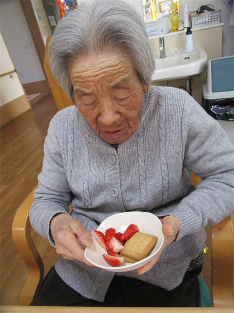 ご家族様からイチゴ頂く
