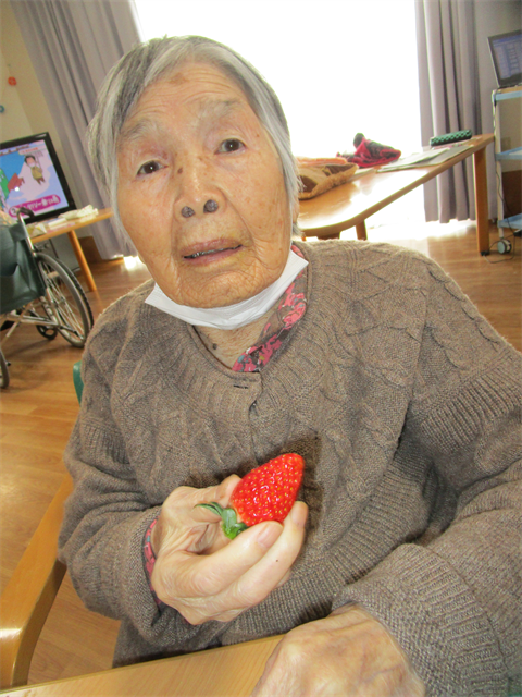 ご家族様からイチゴ頂く