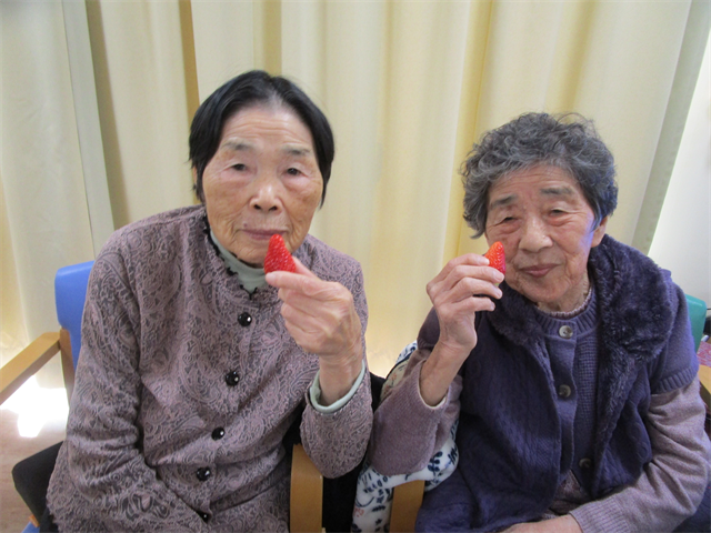 ご家族様からイチゴ頂く